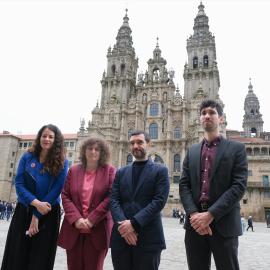 La alcaldesa de Santiago de Compostela, Goretti Sanmartín, y el ministro de Consumo, Pablo Bustinduy.