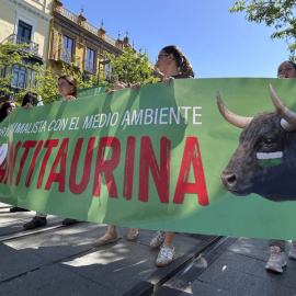 Manifestación antitaurina en Sevilla el 27 de abril de 2025.