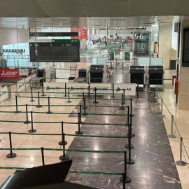 L'estació de Sants buida aquest dilluns a la tarda, durant la gran apagada.