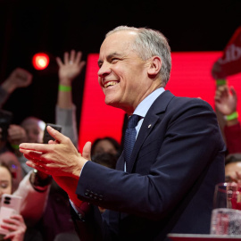 El primer ministro canadiense, Mark Carney, celebra su victoria electoral en el acto electoral del Partido Liberal en Ottawa, Ontario, Canadá, el 28 de abril de 2025.