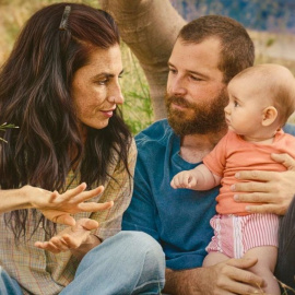 Plano detalle del cartel de 'Sorda'.