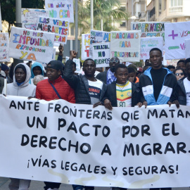 La realidad para miles de niños y niñas migrantes no acompañados en Canarias es de hacinamiento, desprotección y falta de inspecciones.
