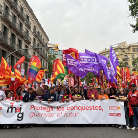Imatge de la capçalera de la manifestació del Primer de Maig convocada per UGT i CCOO aquest dimecres a Barcelona.