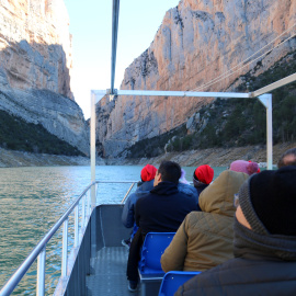 Vaixell navegant pel congost de Mont-rebei