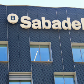 Paret a la seu del Banc Sabadell a Sant Cugat del Vallès