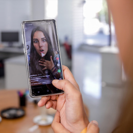 Imagen de archivo de una persona utilizando la red social TikTok, a 22 de septiembre de 2022.