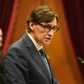 El president de la Generalitat, Salvador Illa, compareix al ple del Parlament per l'apagada