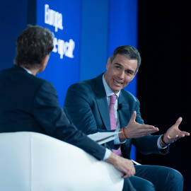El presidente del Gobierno, Pedro Sánchez, y el presidente Cercle d'Economia, Jaume Guardiola, del durante la 40 Reunió Cercle d'Economia, en Barcelona.