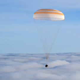 Imagen de archivo del descenso de una cápsula.