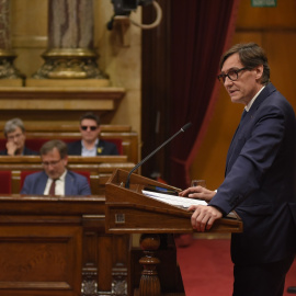 El presidente de la Generalitat de Catalunya, Salvador Illa, interviene durante el pleno del Parlament, a 6 de mayo de 2025.