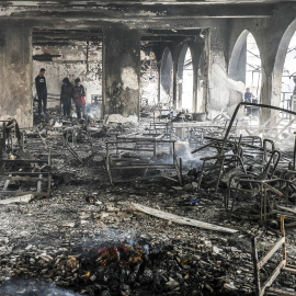 Imagen de archivo de los restos de una escuela que albergaba palestinos desplazados tras un bombardeo israelí, en Ciudad de Gaza, a 23 de abril de 2025.