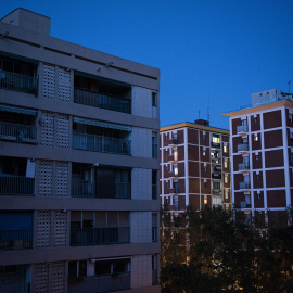 Las calles de Barcelona sin luz durante el apagón.