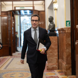 El ministro de Economía, Carlos Cuerpo, a su entrada en el palacio del Congreso de los Diputados este jueves.