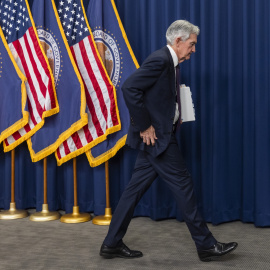 El presidente de la Reserva Federal (Fed), Jerome Powell, tras la comparecencia ante los medios tras la reunión del banco central estadounidense en la que se decidió mantener los tipos de interés.