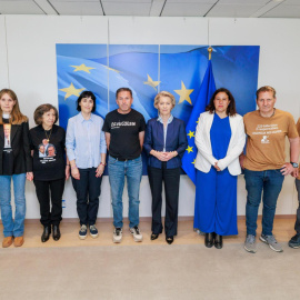 Imagen tomada de la cuenta de la presidenta de la Comisión Europea, Ursula von der Leyen, en la red social X de la reunión que ha mantenido en Bruselas con representantes de las asociaciones de afectados por la dana, que azotó Valencia el pasado octubre, tras la petición que le hicieron para que conozca de primera mano la situación de la zona afectada y sus necesidades.