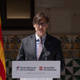 El presidente de la Generalitat, Salvador Illa, interviene durante la firma del Pacte Nacional per la Llengua, a 13 de mayo de 2025, en Barcelona, Catalunya (España).