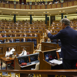 Feijóo se dirige a Sánchez, este miércoles en el Pleno del Congreso.