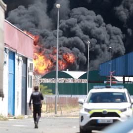Columna de humo del lugar donde se ha producido el accidente. A 14 de mayo de 2025 en Alcalá de Guadaira, Sevilla.Rocío Ruz / Europa Press14/5/2025