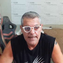 Frank Cuesta durante su comunicado público.