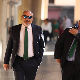 El diputado de Vox Sergio Rodríguez (i), el Parlament balear, en una imagen de archivo.