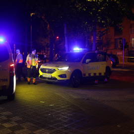 Vehículos de los servicios sanitarios en el exterior del RCDE Stadium tras el atropello, a 15 de mayo de 2025, en Cornellà de Llobregat, Barcelona.