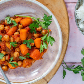 Guiso marroquí de garbanzos y zanahorias.
