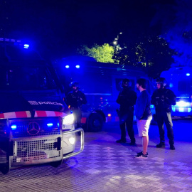 Vehicles dels Mossos i del SEM al costat del RCDE Stadium, després de l'atropellament múltiple de dijous.