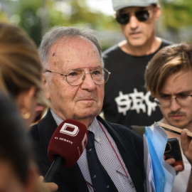 (Foto de ARCHIVO)El secretario general de Manos Limpias, Miguel Bernad, durante la llegada a los juzgados de Plaza Castilla de Begoña Gómez para declarar ante el juez Peinado, a 19 de julio de 2024, en Madrid (España). El titular del Juzgado de Instrucción número 41 de Madrid, Juan Carlos Peinado, ha citado a declarar como investigada, por segunda vez, a Begoña Gómez, esposa del presidente del Gobierno, Pedro Sánchez, por la presunta comisión de los delitos de corrupción en el sector privado y tráfico de influencias, dentro de las diligencias abiertas por la relación profesional con diversos empresarios. Esta nueva declaración tiene lugar después de que el economista y abogado Luis Antonio Martín y el empresario Juan Carlos Barrabés hicieran sus declaraciones en el caso el pasado lunes 15 de julio.Fernando Sánchez / Europa Press19/7/2024