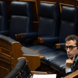 Imagen de archivo del ministro de Economía, Carlos Cuerpo, durante una sesión plenaria, en el Congreso de los Diputados, a 8 de mayo de 2025, en Madrid.