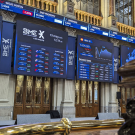 Vista de los paneles informativos de la Bolsa de Madrid.