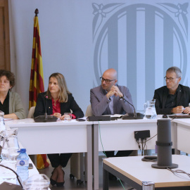 Teresa Llorenç, secretària d'Infància i Joventut; Mònica Martínez Bravo, consellera de Drets Socials; Raúl Moreno, secretari general del departament; i Pep Muñoz, director de la DGAIA en la reunió d'aquest dilluns a la conselleria.