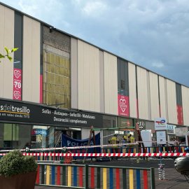 Centre comercial de Sabadell on hi ha hagut un despreniment d'un rètol d'una botiga