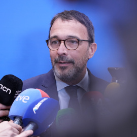 El portaveu de Junts, Josep Rius, atén els mitjans de comunicació