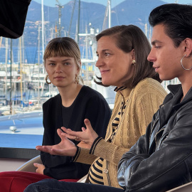 La directora Carla Simón i els protagonistes de 'Romería', Llúcia Garcia i Mitch