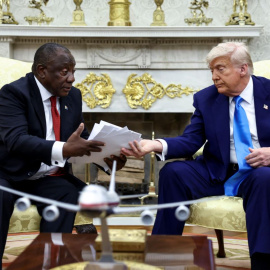 El presidente de EEUU, Donald Trump, junto al presidente sudafricano, Cyril Ramaphosa, en la Oficina Oval de la Casa Blanca, a 21 de mayo de 2025.