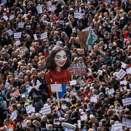 Miles de personas se manifiestan contra el desmantelamiento de la Sanidad Pública, en la protesta bajo el lema 'Madrid se levanta y exige una Sanidad pública', en la Plaza de Cibeles, a 12 de febrero de 2023, en Madrid (España). Imagen de archivo.