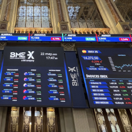 Vista de los paneles informativos de la Bolsa de Madrid.