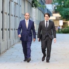 El exabogado de Alberto González Amador, Carlos Neira,  a su llegada al Tribunal Supremo, a 27 de mayo de 2025, en Madrid (España). Neira testifica a petición de la Abogacía del Estado en la causa que investiga al fiscal general del Estado por la presunta revelación de secretos tras la filtración de un correo en el que se ofrecía un pacto a la Fiscalía para reconocer dos delitos fiscales.Jesús Hellín / Europa Press27/5/2025