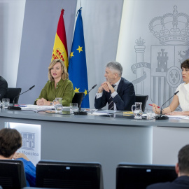 Los ministros Pablo Bustinduy, Pilar Alegría, Fernando Grande-Marlaska y Elma Saiz, durante la rueda de prensa posterior al Consejo de Ministros, en el Complejo de la Moncloa, a 27 de mayo de 2025.