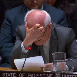 Riyad Mansour, representante de Palestina ante la ONU, rompe a llorar al hablar de Gaza.