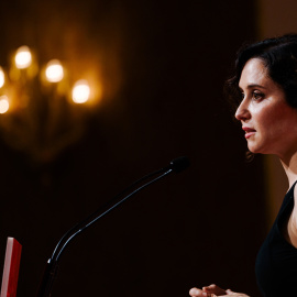 La presidenta de la Comunidad de Madrid, Isabel Díaz Ayuso, interviene durante la gala de entrega de los III Premios Proyección de España, en el Four Seasons Hotel Madrid, a 26 de mayo de 2025, en Madrid (España).