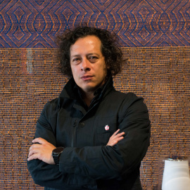 Federico Ríos Escobar en el hotel Hilton de Bogotá, durante la celebración de la Feria Internacional del Libro.