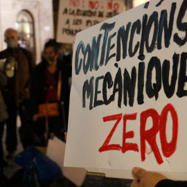 Imatge d'arxiu d'una manifestació contra les contencions mecàniques de reclusos a les presons catalanes