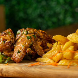 Imagen de un plato de alitas.