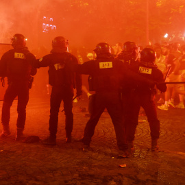 Fanáticos del Paris St Germain crean disturbios en Paris el 31 de mayo de 2025.