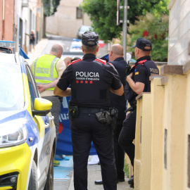 Desplegament dels Mossos a Sentmenat, on s'ha produït el crim.