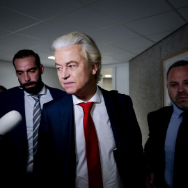 The Hague (Netherlands), 03/06/2025.- Geert Wilders, leader of the Dutch Party for Freedom (PVV), arrives for the weekly coalition talks in the Lower House in The Hague, the Netherlands, 03 June 2025. Citing a dispute over migration policy, the Dutch right-wing PVV party is withdrawing from the government coalition, Geert Wilders announced on X. (Países Bajos; Holanda, La Haya) EFE/EPA/ROBIN VAN LONKHUIJSE