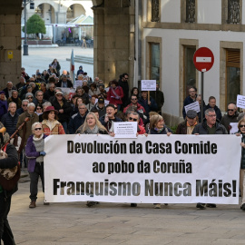 Decenas de personas durante una marcha, a 14 de diciembre de 2024, en A Coruña, Galicia.