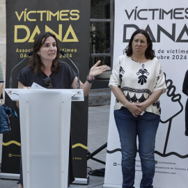 La presidenta de la Associació de Víctimes del Metro, Beatriz Garrote, interviene en la rueda de prensa ofrecida este miércoles por el colectivo de víctimas de la dana Associació de Víctimes Dana 29 octubre 2024