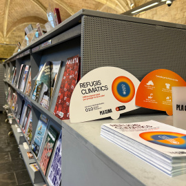 Campanya gràfica dels refugis climàtics a la Biblioteca de Sant Pau, al Raval, una de les cinc que aquest agost també obriran com a refugi climàtic